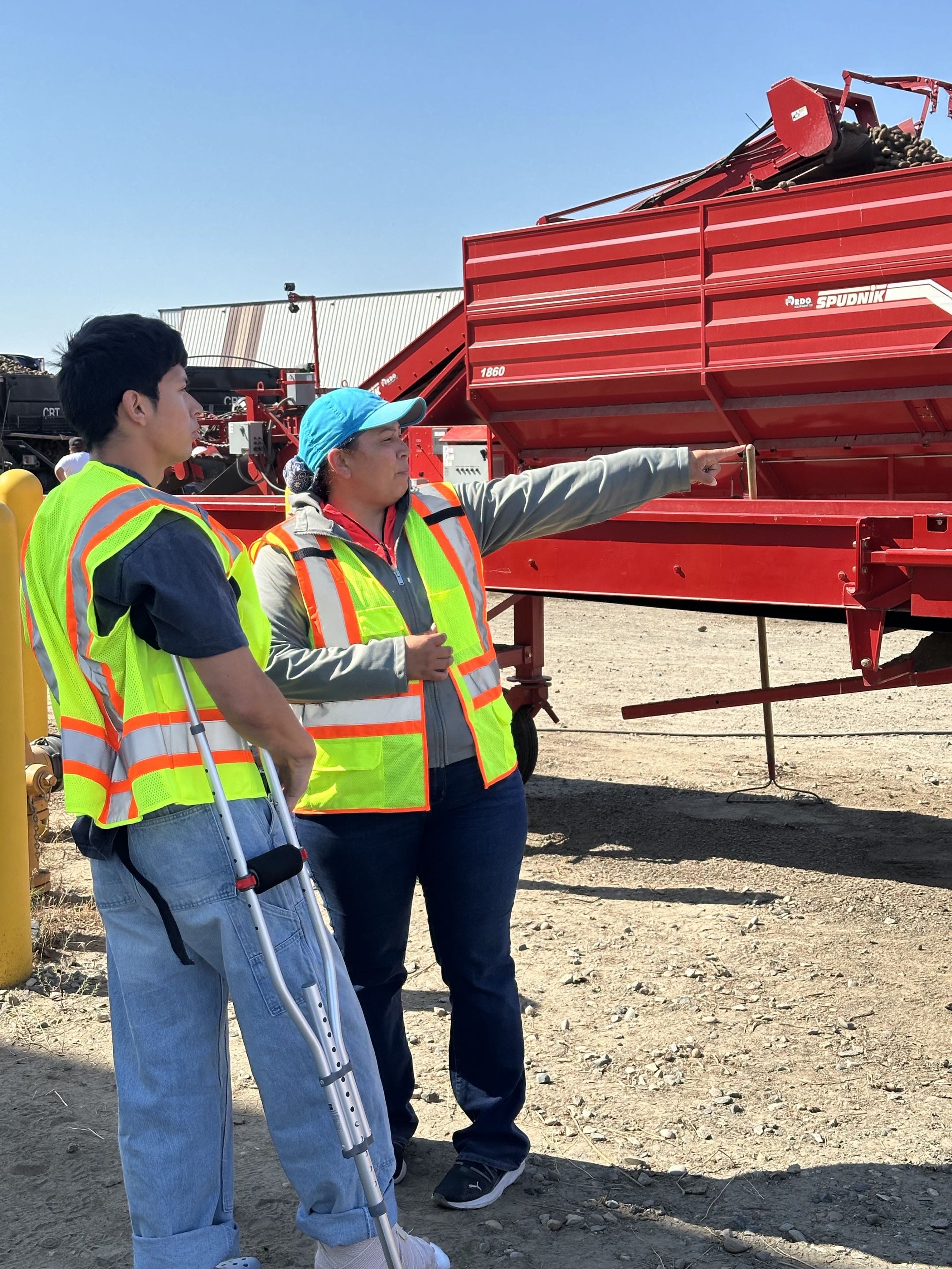 Crew training at Spudnik equipment